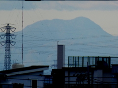 上空は曇り気味だが皇海山が見えた