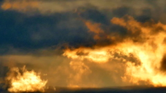 梅雨の雲間に見えた夕焼雲