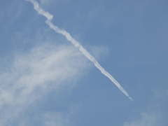 乱れた飛行機雲