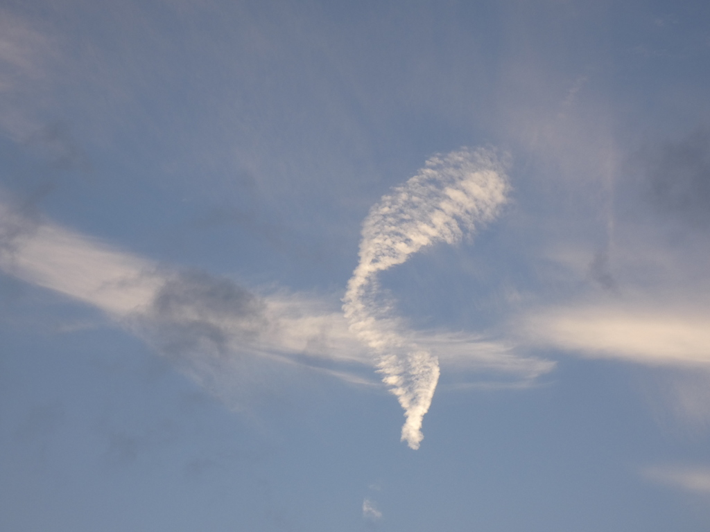 崩れ飛行機雲？