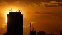 西新井橋から富士山とサンシャイン