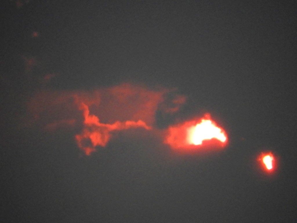 雲間の夕日