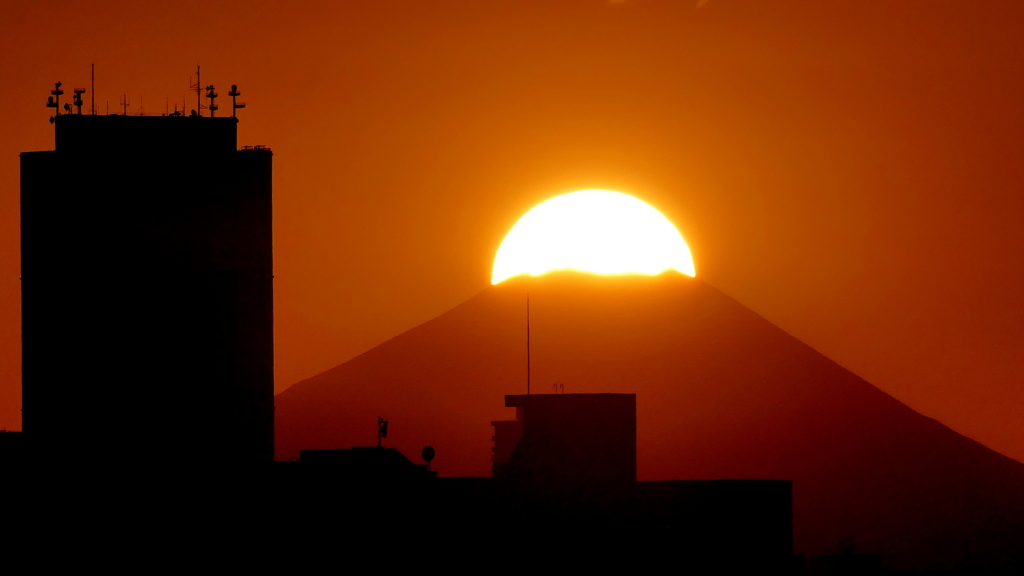 2025のサンシャインビルとダイヤモンド富士