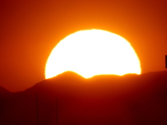 ’22新春の荒川土手から丹沢山系を右に大きな夕日