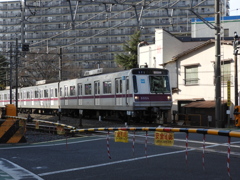北千住から千住東の踏切の東京メトロ線