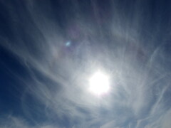 隅田川の尾竹橋上の複雑な雲の光輪