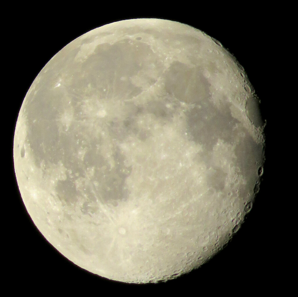 '22.12.11.00:44.の10枚を重ね画像処理した天頂の月面