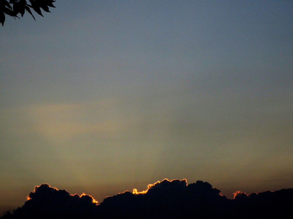 雲の上の薄明光