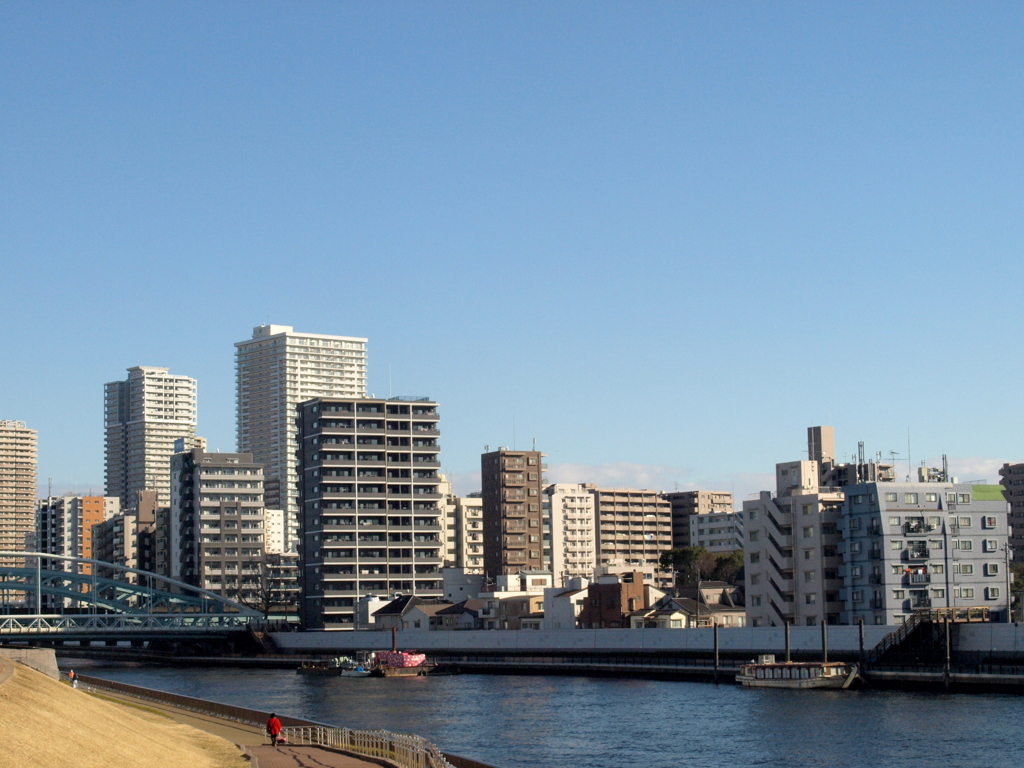 千住緑町隅田川土手から千住大橋