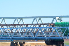 荒川土手から荒川橋梁の千代田線北千住へ