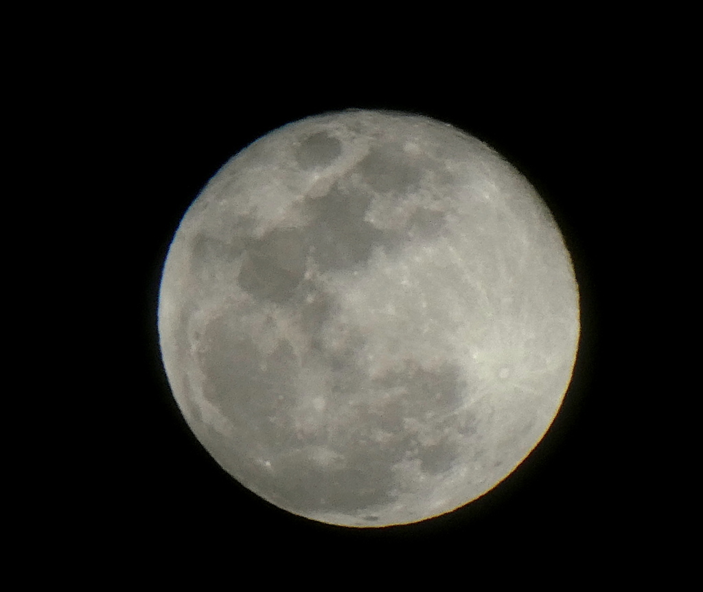 ４K雲の切れ間の月齢15.6スノームーン