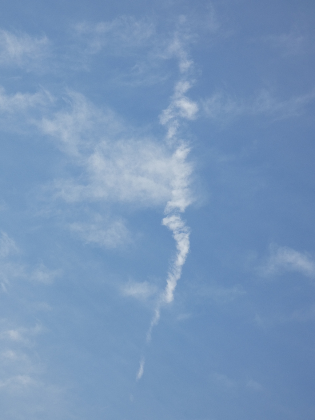 乱れた飛行機雲２