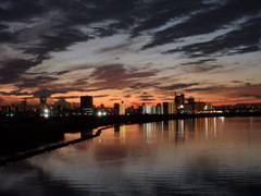 荒川の不思議な夕景