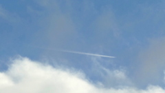 高空のジェット雲