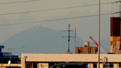 荒川土手から高速の上の日光大真名子山
