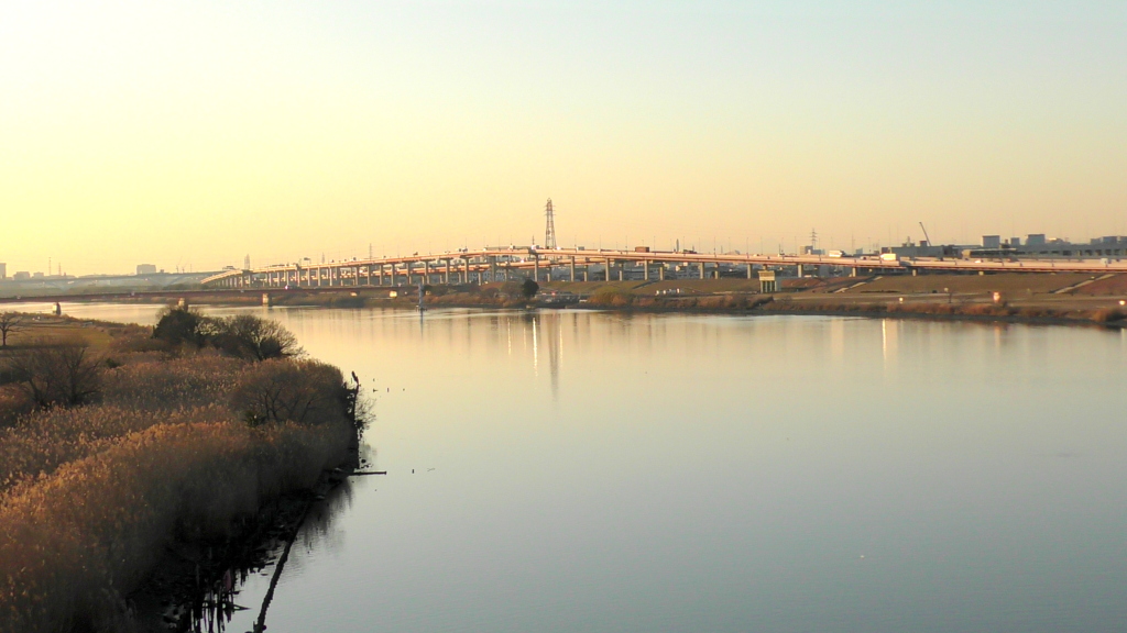 最近の4Kビデオカメラの千住新橋から新春の荒川の夕方の風景