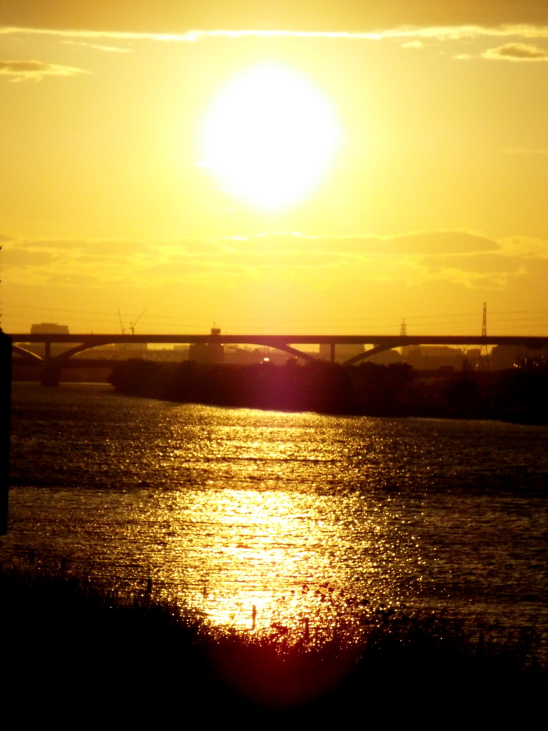 荒川のワイドな夕日