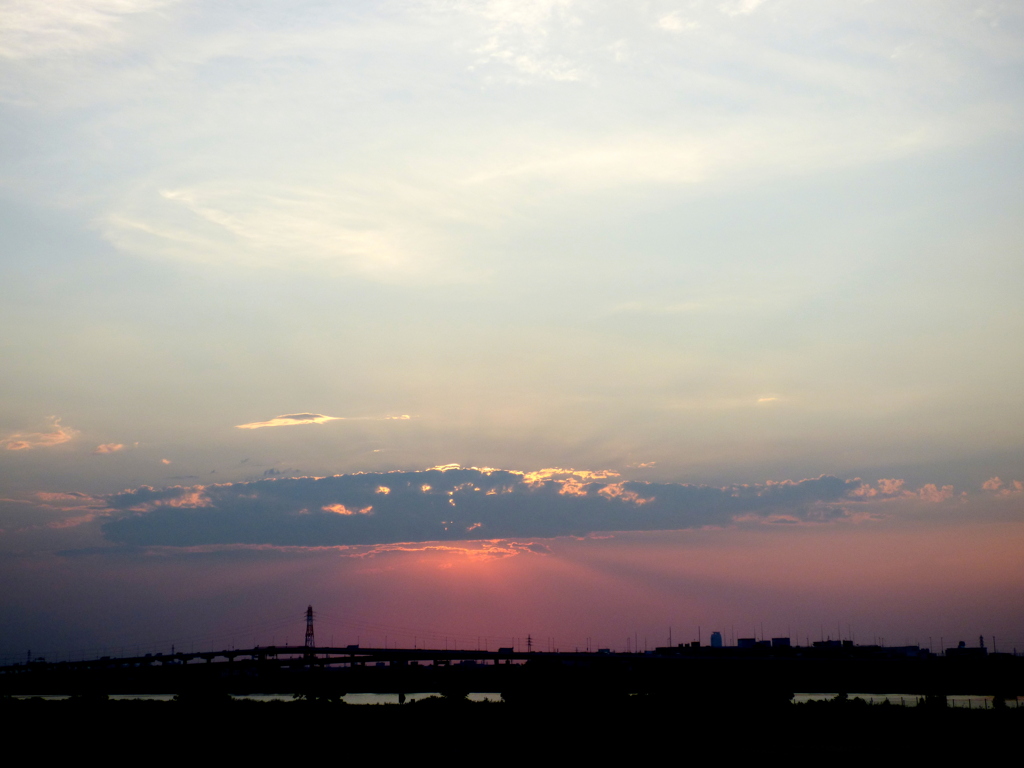 夕方のUFOの母船のようなUFO雲