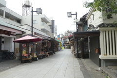 東京柴又の商店街、寅さんが