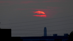 赤羽巨大チムニーの上に沈む