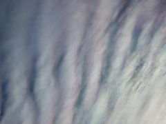 筋雲の淡い彩雲