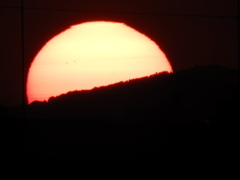 日向山左裾野の大きな夕日