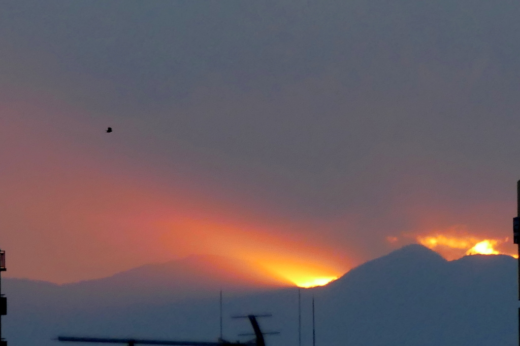 丹沢山を覆う夕日のスプレンダー
