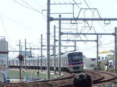 京成線隅田川橋梁から千住大橋駅に向かう