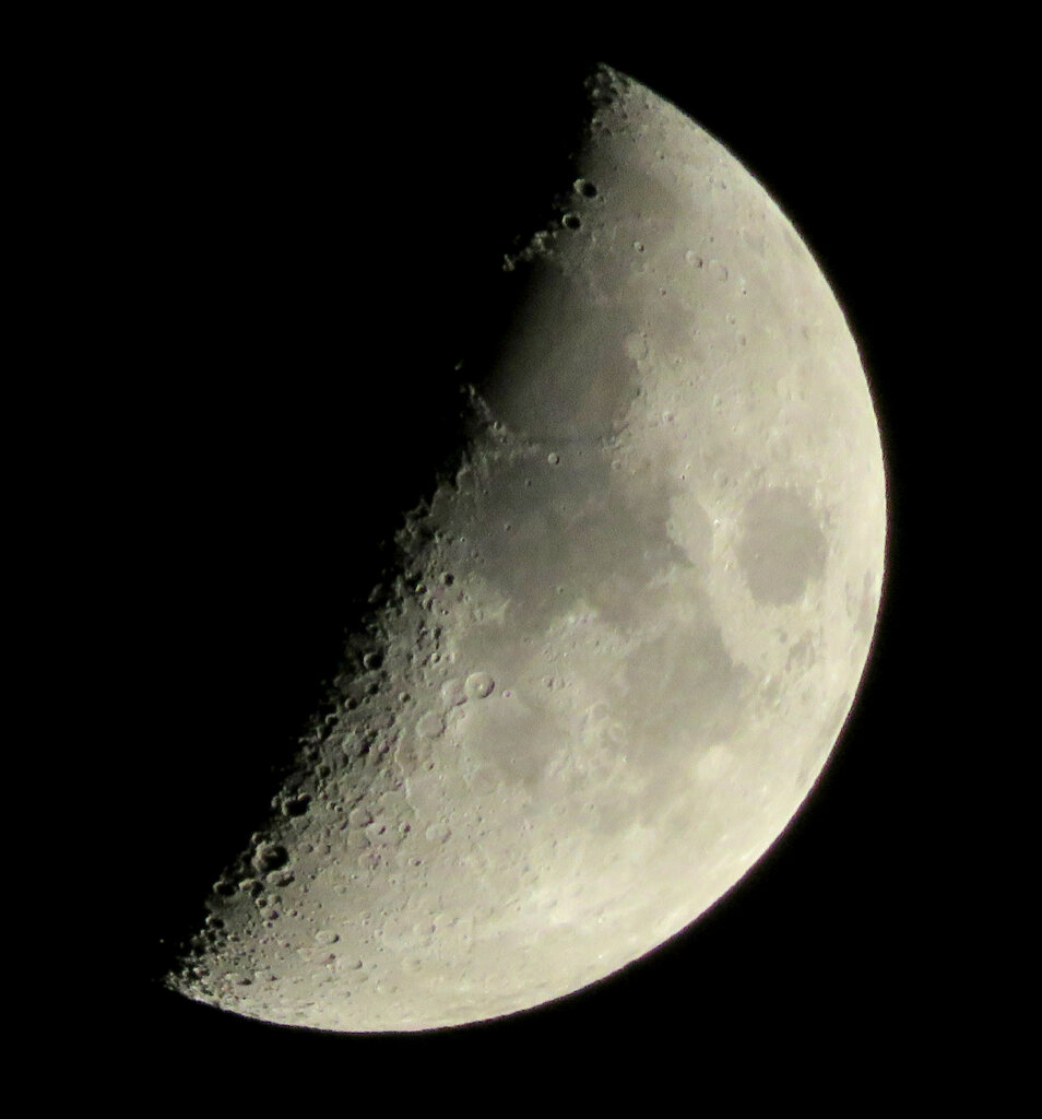 '23.01.28.17:06,の10枚を重ね画像処理した月齢6.3