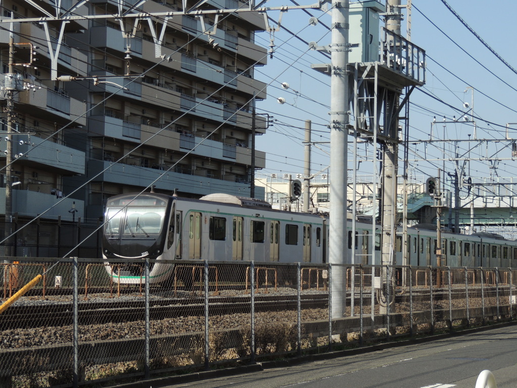 栗原の竹の塚へ新型車両の東武線