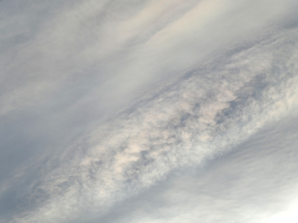 拡大した放射状雲の中