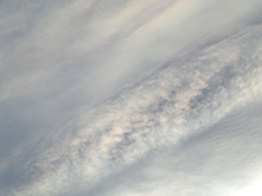 拡大した放射状雲の中