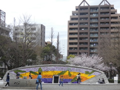 慰霊堂の献花壇