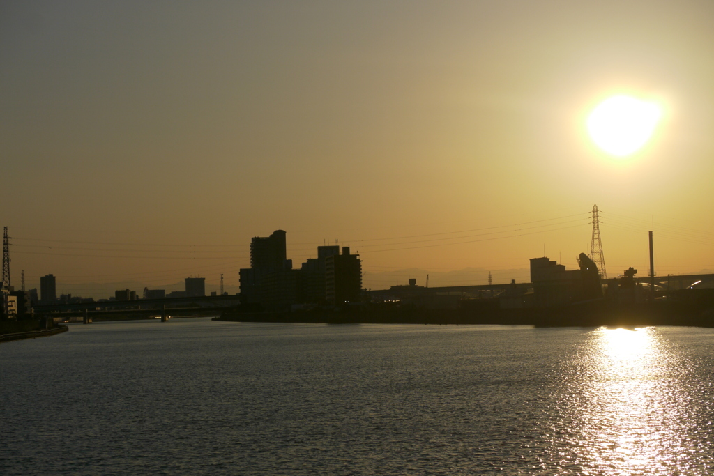 久しぶりの眩しい隅田川の夕日