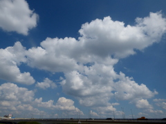 荒川の千住新橋上の雲