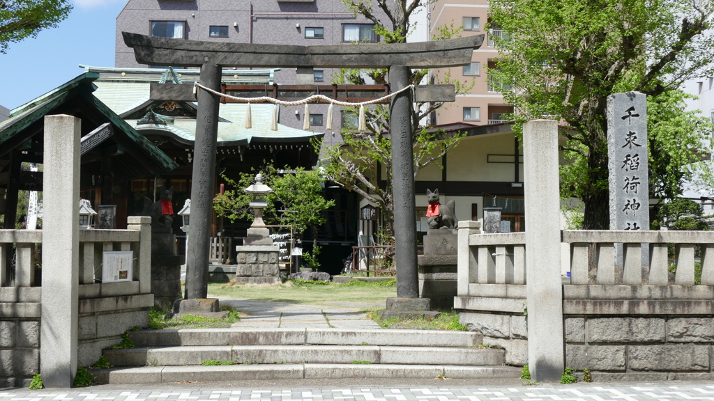 樋口一葉竹くらべゆかりの稲荷神社