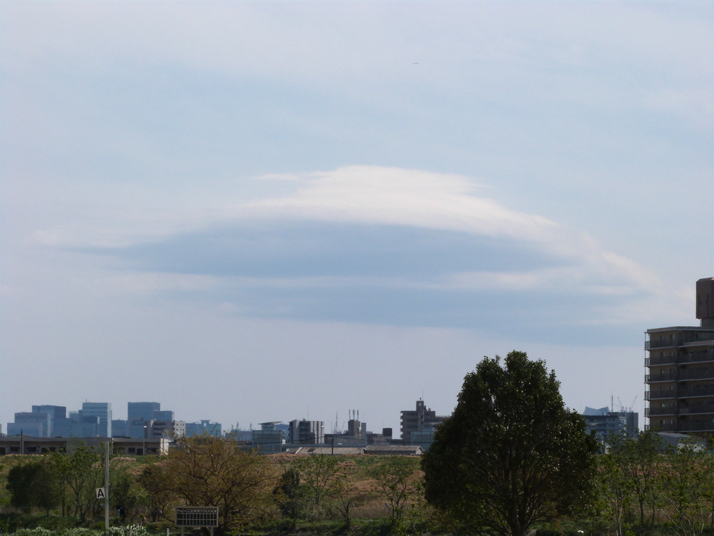 河原から見えたUFO雲