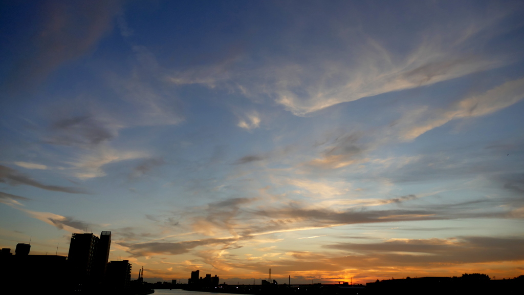 隅田川梅雨開けの夕方
