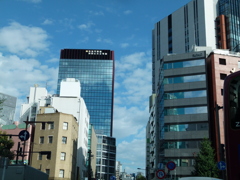 都心の中央道りからの雲