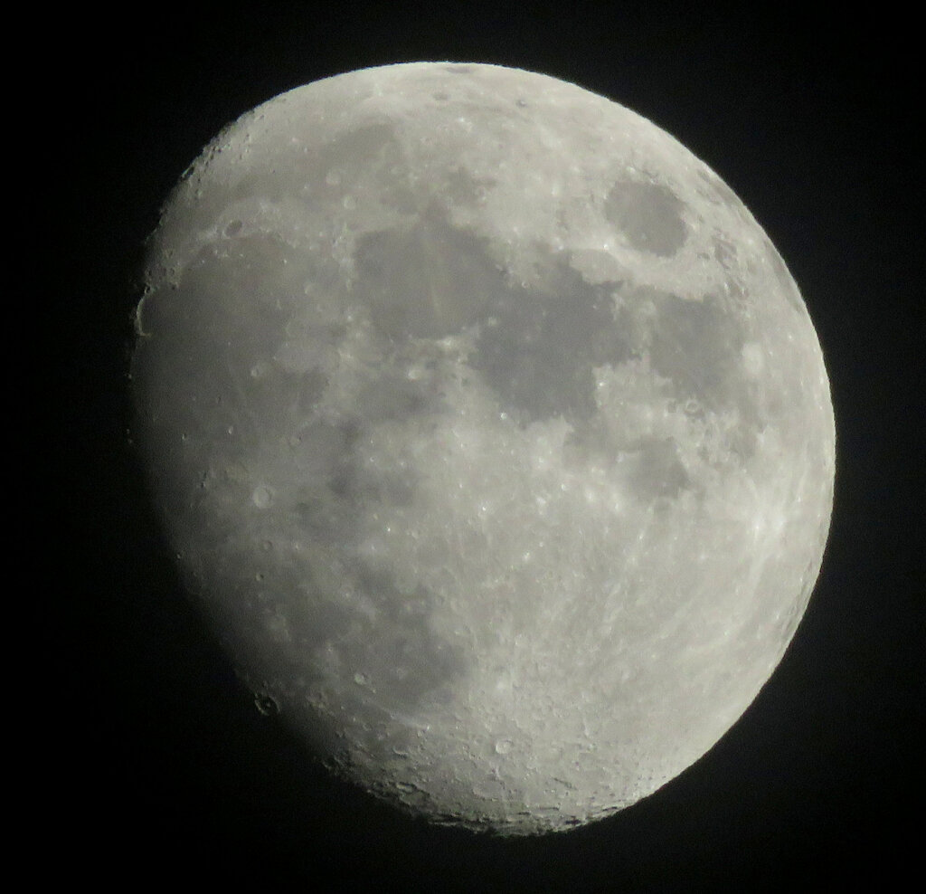 '22.12.04.18:34.の6枚を重ねて画像処理した月齢10.2