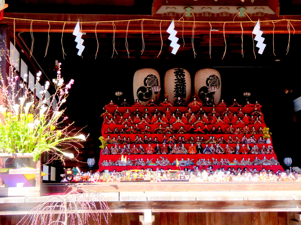 スサノオ神社の雛人形