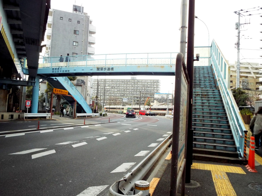 墨堤通り京成ガードと関屋の歩道橋