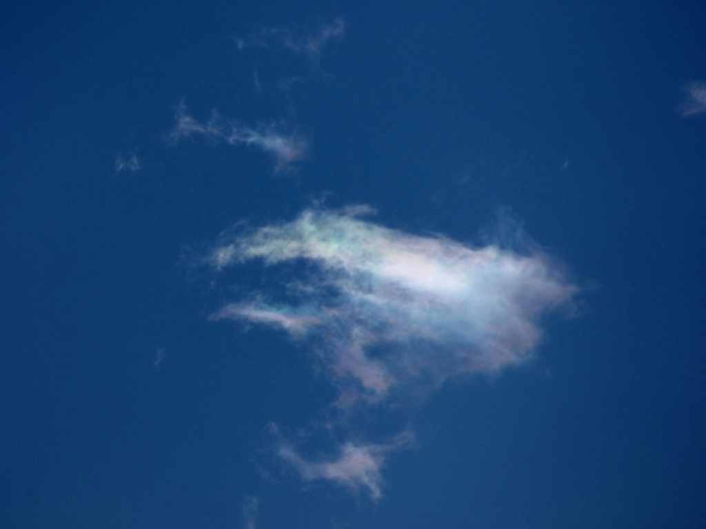 屋根上の彩雲３