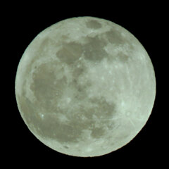 '19.12.12.18:37.5枚を重ねて画像処理した満月