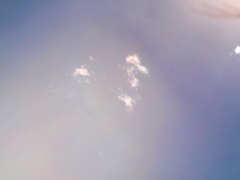 太陽からの放射光線と微雲