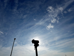 荒川土手のモニターカメラの周りの半光輪