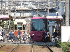 活気のある町屋駅の人の往来と都電荒川線