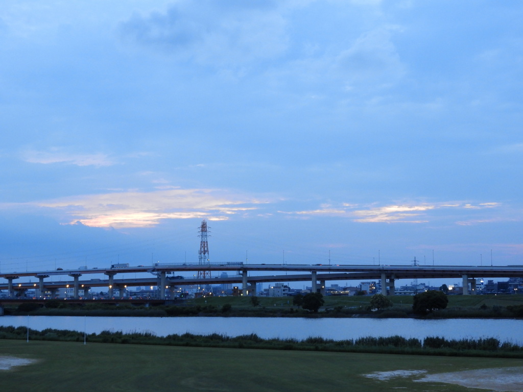 一年で最も日の長い夏至の日の荒川