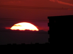 ’22.01.10.の丹沢山系に被る雲中の夕日