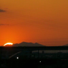 隅田川の園土地の右の大持山の夕日